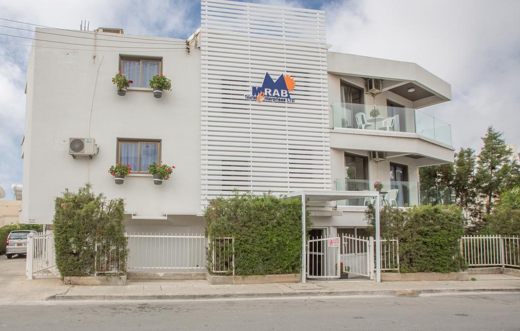 Merab Napa Suites 아이아 나파 외부 사진