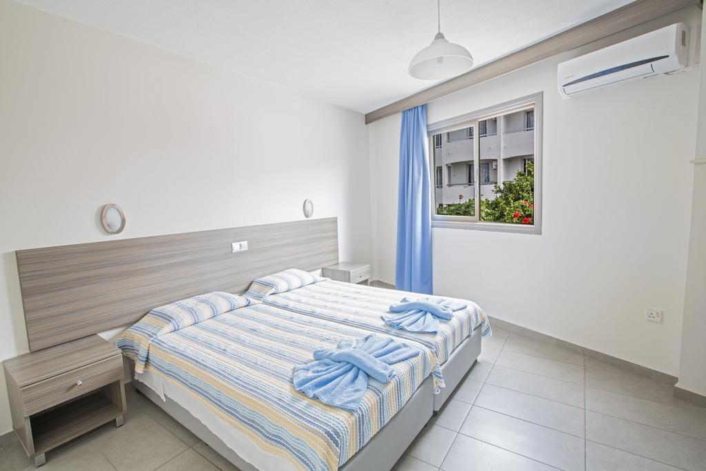 Merab Napa Suites 아이아 나파 외부 사진