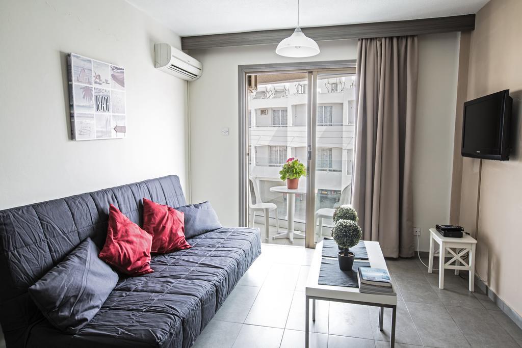 Merab Napa Suites 아이아 나파 외부 사진