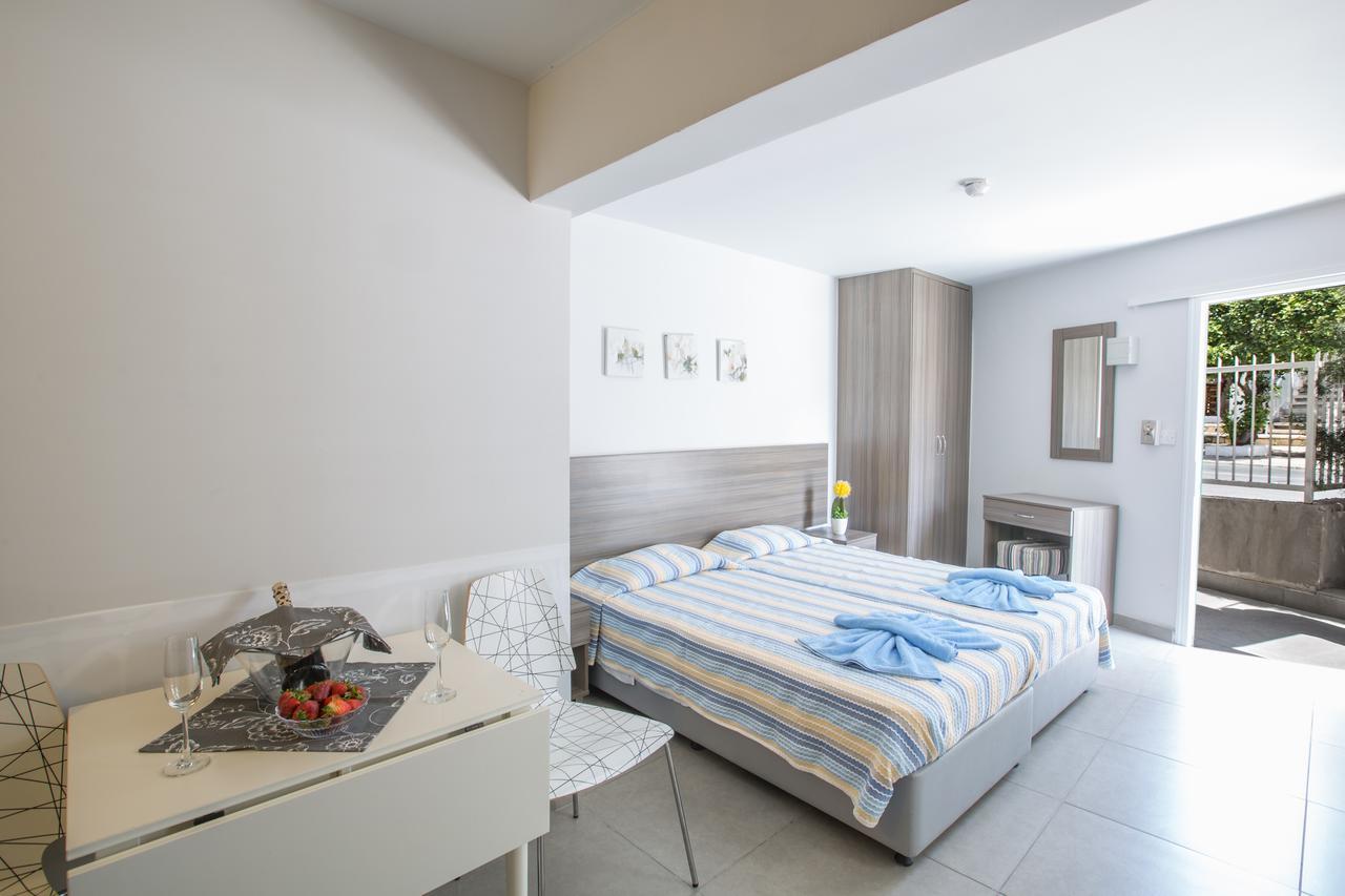 Merab Napa Suites 아이아 나파 외부 사진